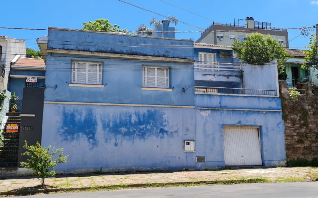 Casa Central na R. Conde de Porto Alegre  Laurence Tors Corretora de